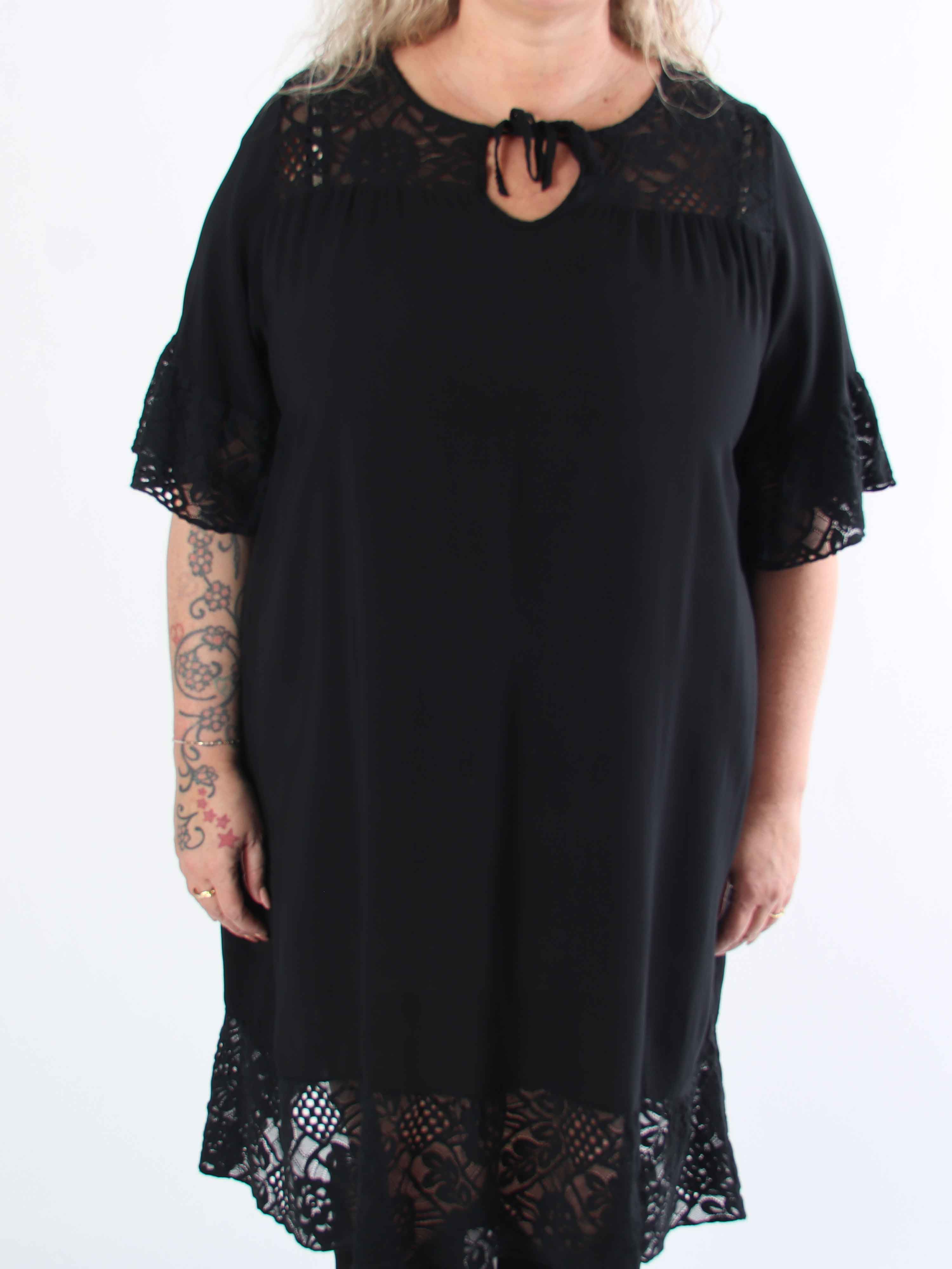 Floriza - Söt plus size-klänning i viskos med spetskant